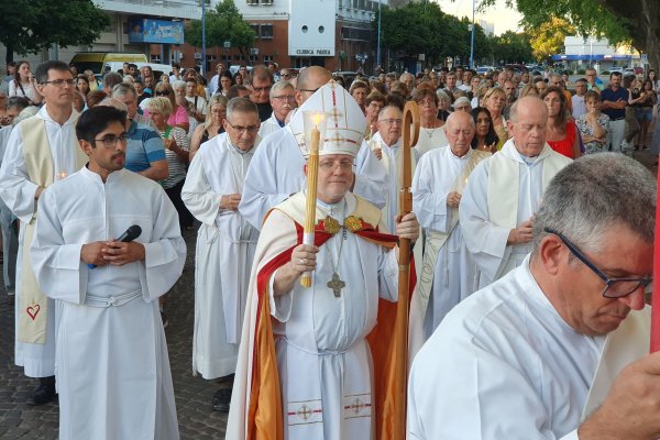 Con Una Peregrinaci N El Obispo Torres Presidi La Apertura Del A O