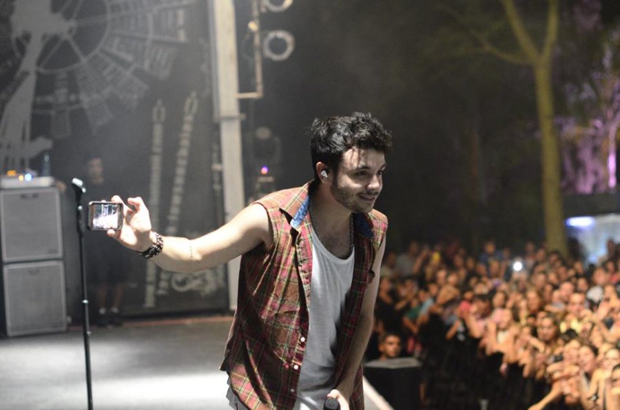 FOTO PRENSA LOW IMPECABLE. M&aacute;rama ofreci&oacute; un show de excelente calidad, muy cuidado desde el sonido y con un gran despliegue.  FOTO LA OPINION IMPECABLE. El Patio Cervecero de Low, un &eacute;xito.