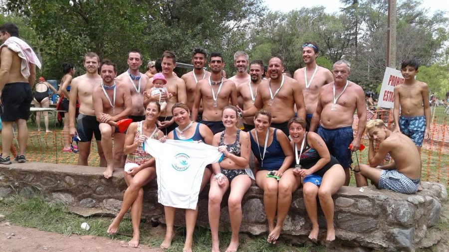 FOTO NATATORIO AMANCAY// NADADORES./ El grupo que compiti&oacute; en C&oacute;rdoba.