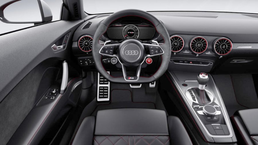 DEPORTIVO. El Audi TTS, la versi&oacute;n m&aacute;s deportiva que se vende en el pa&iacute;s de la legendaria coup&eacute;.  GENIALIDAD. Hace gala de la inconfundible est&eacute;tica del modelo y le suma un eficiente motor de 310 CV.