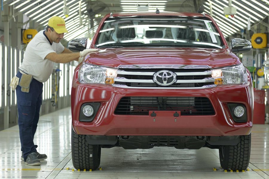 PRODUCTOS. La compa&ntilde;&iacute;a japonesa anunci&oacute; un incremento del 20% en la producci&oacute;n para 2017.  PLANTA. M&aacute;s de 1.000.000 de unidades fueron fabricadas desde 1997 en su planta de Z&aacute;rate: Hilux y SW4, l&iacute;deres del mercado desde hace 11 a&ntilde;os.