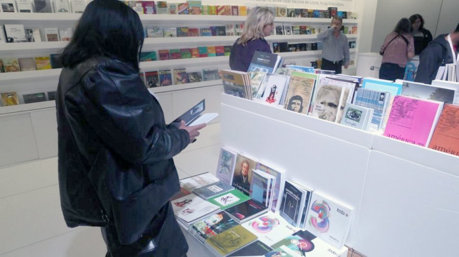 FOTO SCS FERIA INTERNACIONAL DEL LIBRO. Es una gran vidriera para escritores y artistas santafesinos.