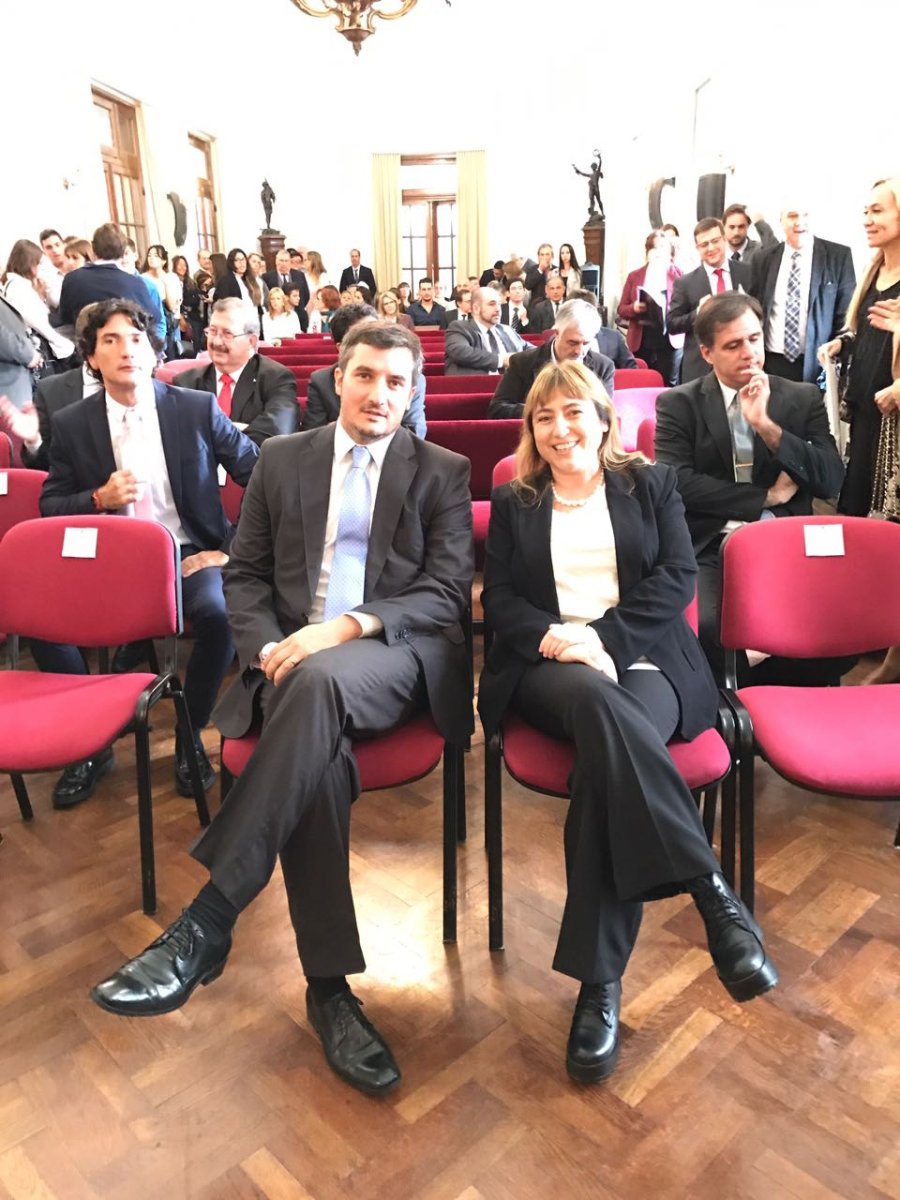 FOTO PRENSA MPA JURA. El nuevo fiscal regional de Rafaela, Diego Vigo, y la defensora regional Estrella Moreno.  FOTO PRENSA MPA SALE Y ENTRA. El anterior fiscal general Julio de Olaz&aacute;bal conversa con su reemplazante, Jorge Baclini.