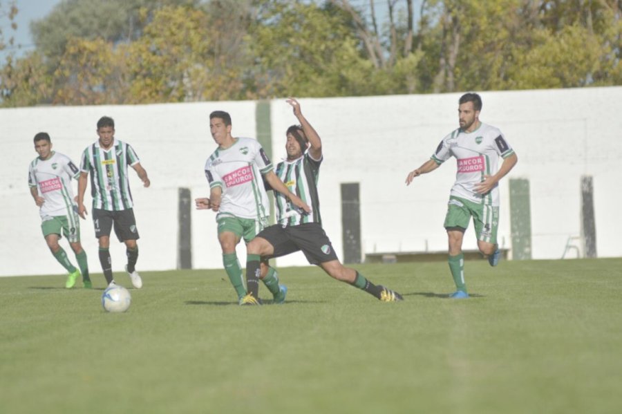 HEROICO. Uni&oacute;n sum&oacute; un valioso punto en el sur de Buenos Aires.- Foto: La Nueva