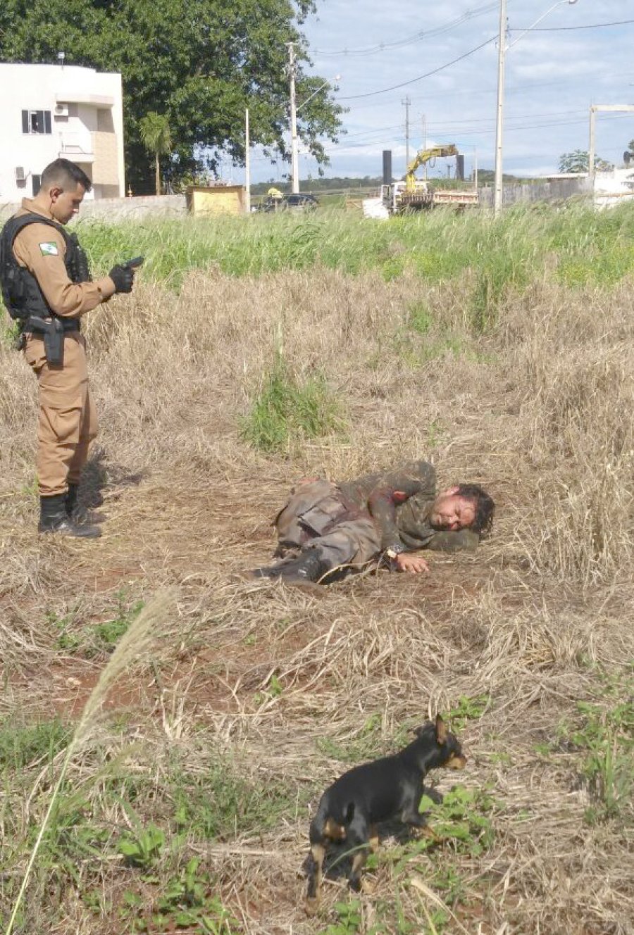 FOTO AFP-NA VIOLENCIA. Los delincuentes fuertemente armados coparon la sede de la empresa Prosegur en Ciudad del Este.  TIROTEO. La policía brasileña abatió a tres presuntos ladrones en Foz do Iguazú.