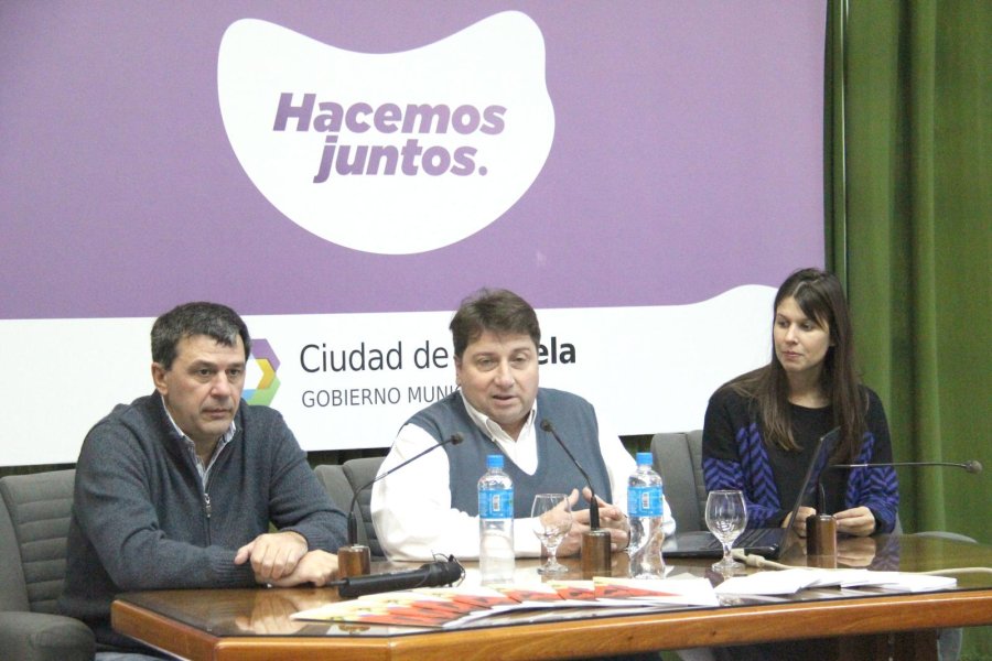 PRESENTACION./ Los encargados en el Sal&oacute;n Verde del Municipio. Foto: J. Barrera