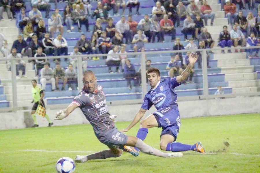 GOLEADOR. Leandro D&iacute;az, quien viene de convertir ante el Tate, se entrenar&aacute; hoy a la par de sus compa&ntilde;eros.