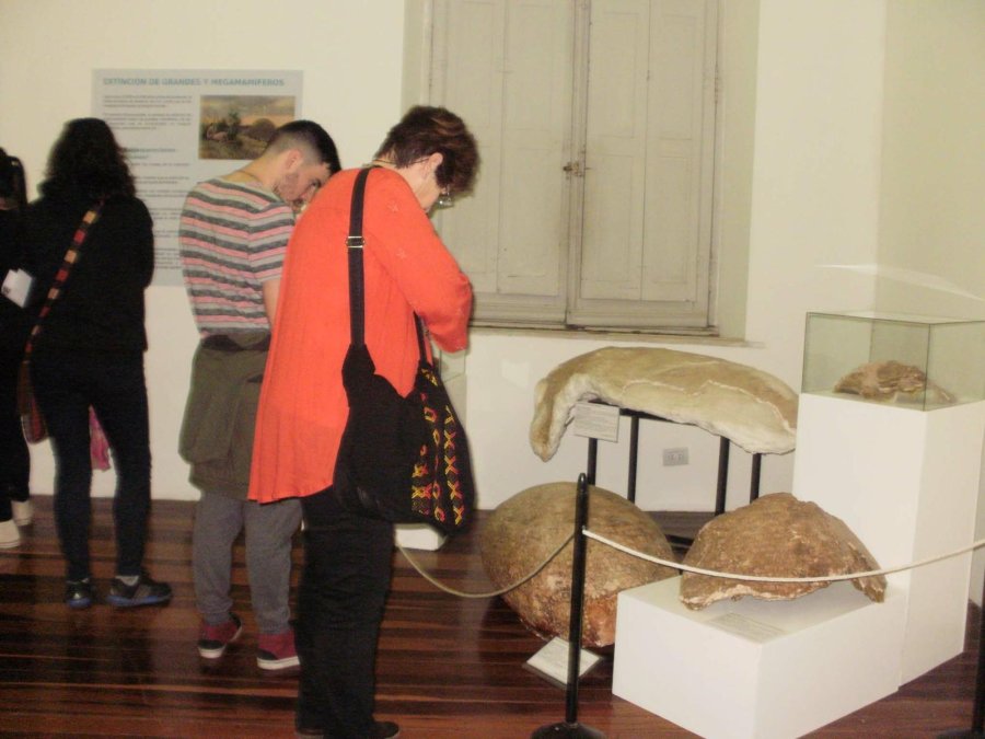 FOTO LA OPINION// EN EL MUSEO HISTORICO./ Apenas a unos minutos de habilitada se constat&oacute; el inter&eacute;s despertado por la propuesta, cuya exhibici&oacute;n se extender&aacute; hasta septiembre.