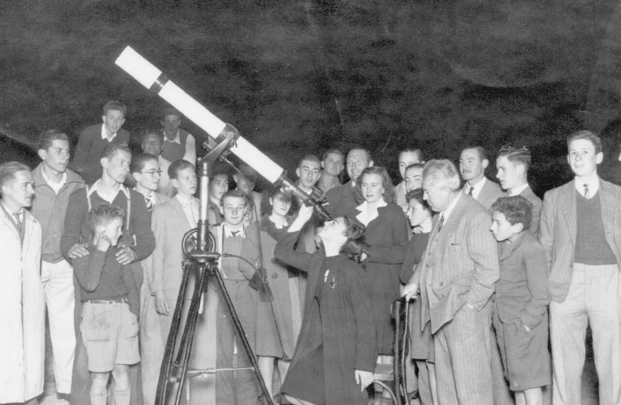FOTO LA OPINION TIEMPOS VIEJOS. Anterior al Observatorio, se miraba desde el patio.