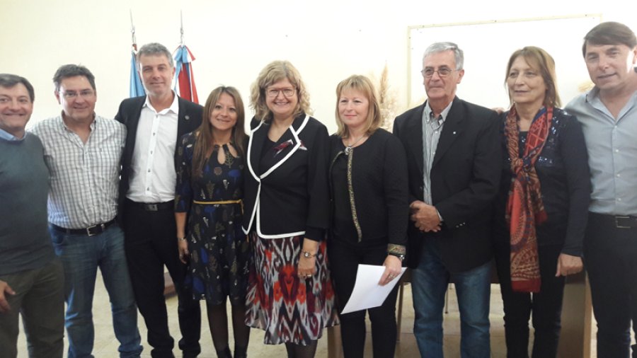 FOTO PRENSA OM// CEREMONIA./ Las autoridades durante el acto llevado a cabo el pasado martes.
