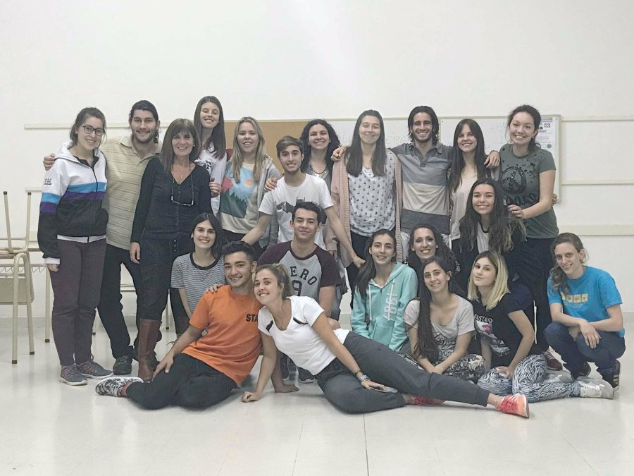 FOTO PRENSA ISP// ELENCO./ El grupo que llevar&aacute; a escena el cl&aacute;sico de S&oacute;focles.