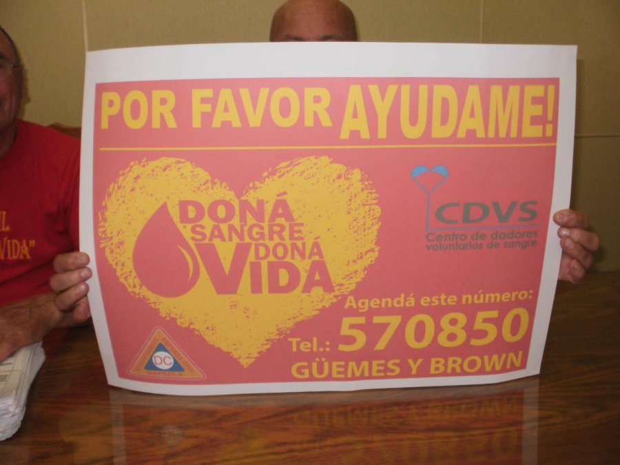 FOTO LA OPINION// INFORME./ Fue realizado por Osvaldo Minighini y Hugo Cossa. CARTEL./ A través del mismo se estimula la donación de sangre.
