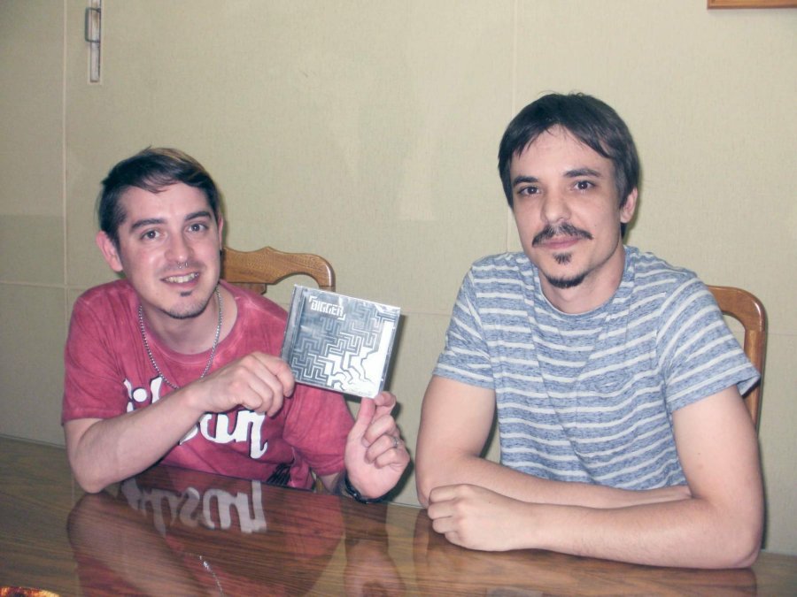 FOTO LA OPINION// ANUNCIO./  Fue realizado por Oliver Knox y Luciano Villac&eacute;.