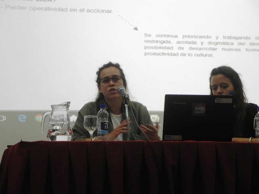 FOTO PRENSA MUNICIPAL REPRESENTANTES. Eva Menardi y Ana Laura Peirone durante la presentaci&oacute;n de RADAR en Paran&aacute;.