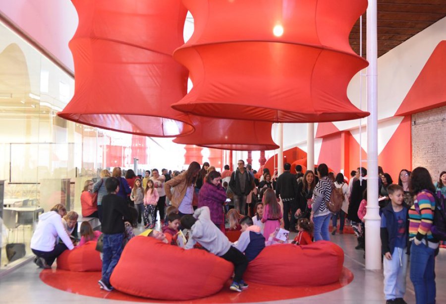 PRENSA MUNICIPAL EXPERIMENTA EN ROJO. Fue una de las propuestas que mayor inter&eacute;s despert&oacute; entre los visitantes.