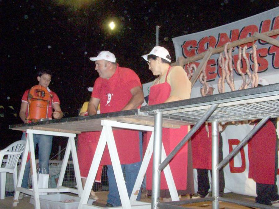 FOTO ARCHIVO// CHORIZO ARTESANAL/ Los concursos volver&aacute;n a tener protagonismo en la edici&oacute;n 2018. FIESTA./ La realizaci&oacute;n ha convocado a multitudes provenientes de la regi&oacute;n.