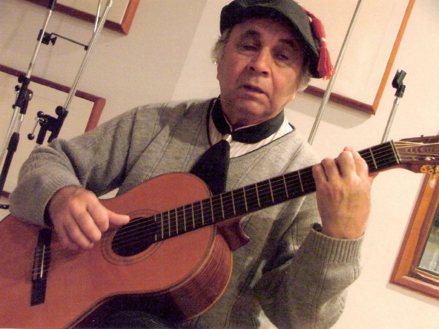 MELANIA  PEREZ:  Voz indiscutible del canto popular. OMAR MORENO PALACIOS: Vigencia de un mensaje bonaerense.