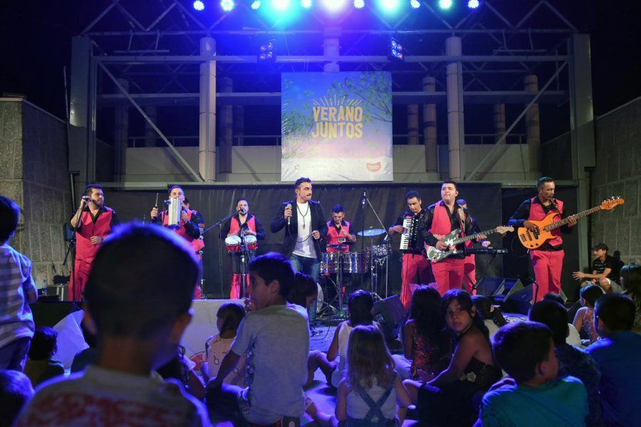 FOTO SCP// NOCHE DE CUMBIA./ El anfiteatro colmado por adeptos de esa expresión musical.