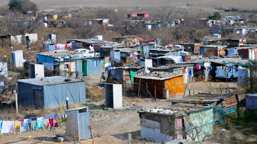 FOTO ARCHIVO CONTRASTE. Pocos tienen mucho y muchos tienen poco; un desequilibrio entre pobres y ricos.