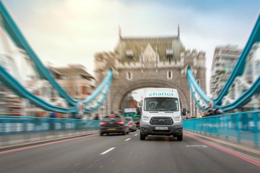 FOTO PRENSA FORD CHARIOT. Llega a la ciudad de Londres.