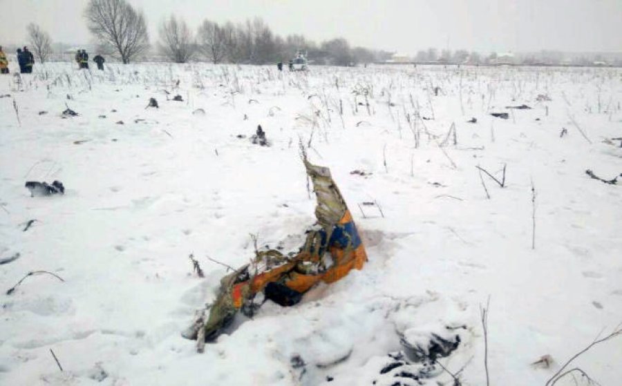 FOTO AFP-NA ESCENARIO. Los restos de la nave se encuentran desperdigados entre la nieve.