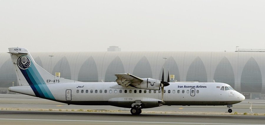FOTO AFP-NA EN PISTA./ Un avi&oacute;n similar de Irans Aseman Airlines se estrell&oacute; en Ir&aacute;n.