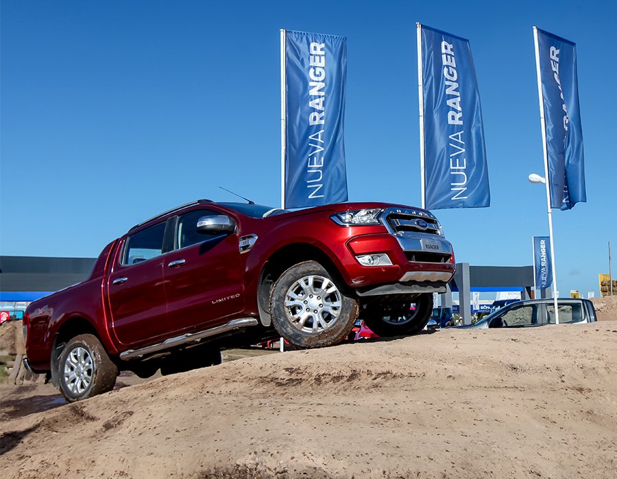 FOTO PRENSA FORD PRUEBAS. En los amplios stands se puede probar la Ranger en un circuito.  EXIGENCIA. La Ranger est&aacute; preparada para los escenarios m&aacute;s dif&iacute;ciles.