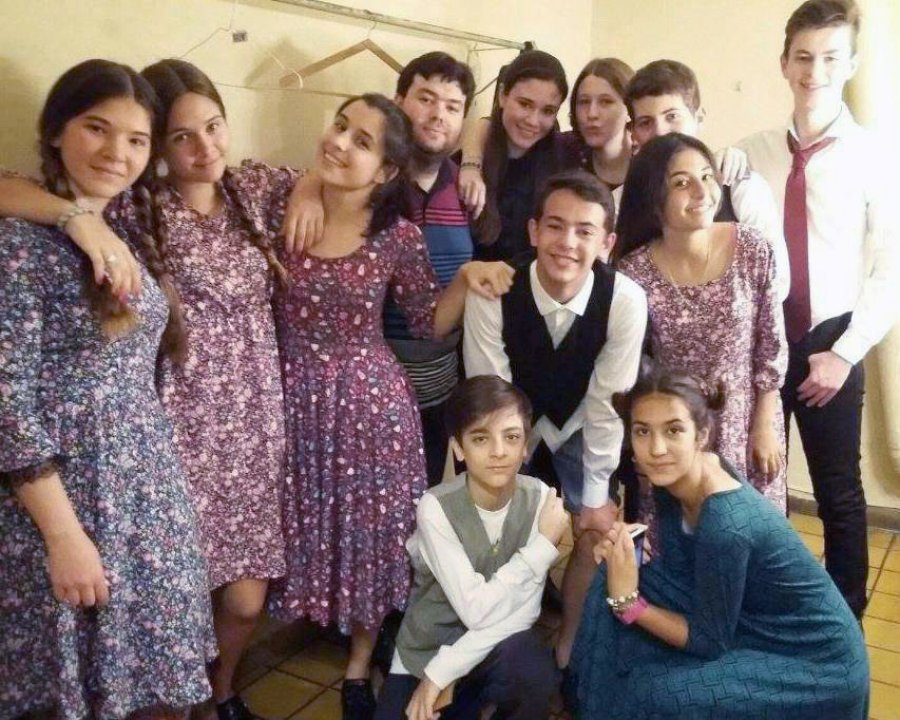 FOTO PRENSA TEATRO// TALLERES./ Un grupo de talleristas de la instituci&oacute;n del Bv. Lehmann.