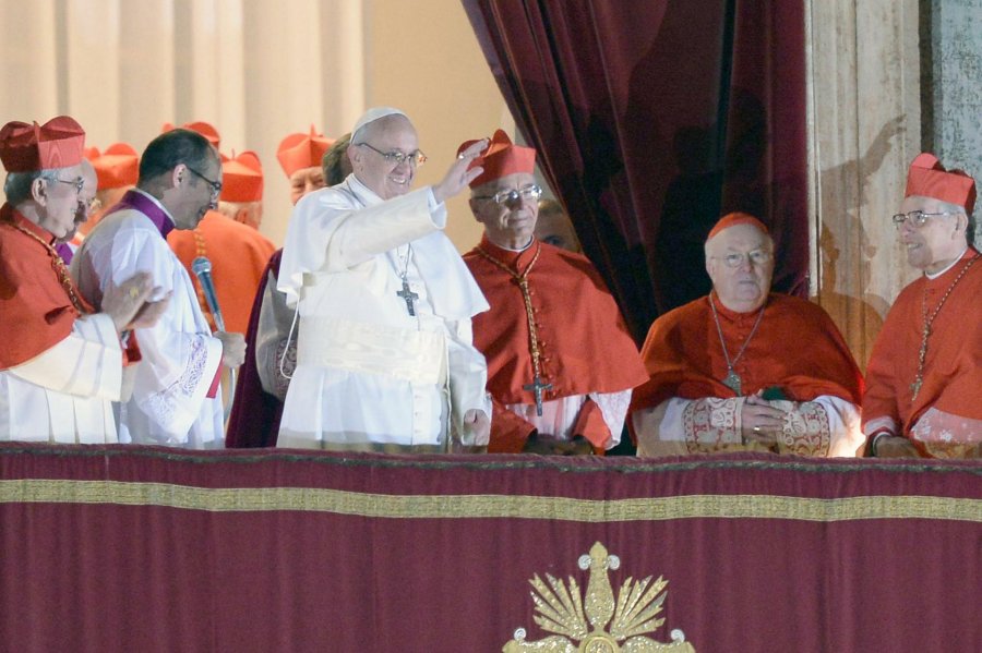 FOTO AFP-NA LA ELECCION. Esta escena, en la que se anuncia a Jorge Bergoglio como el Papa Francisco, cumple 5 a&ntilde;os