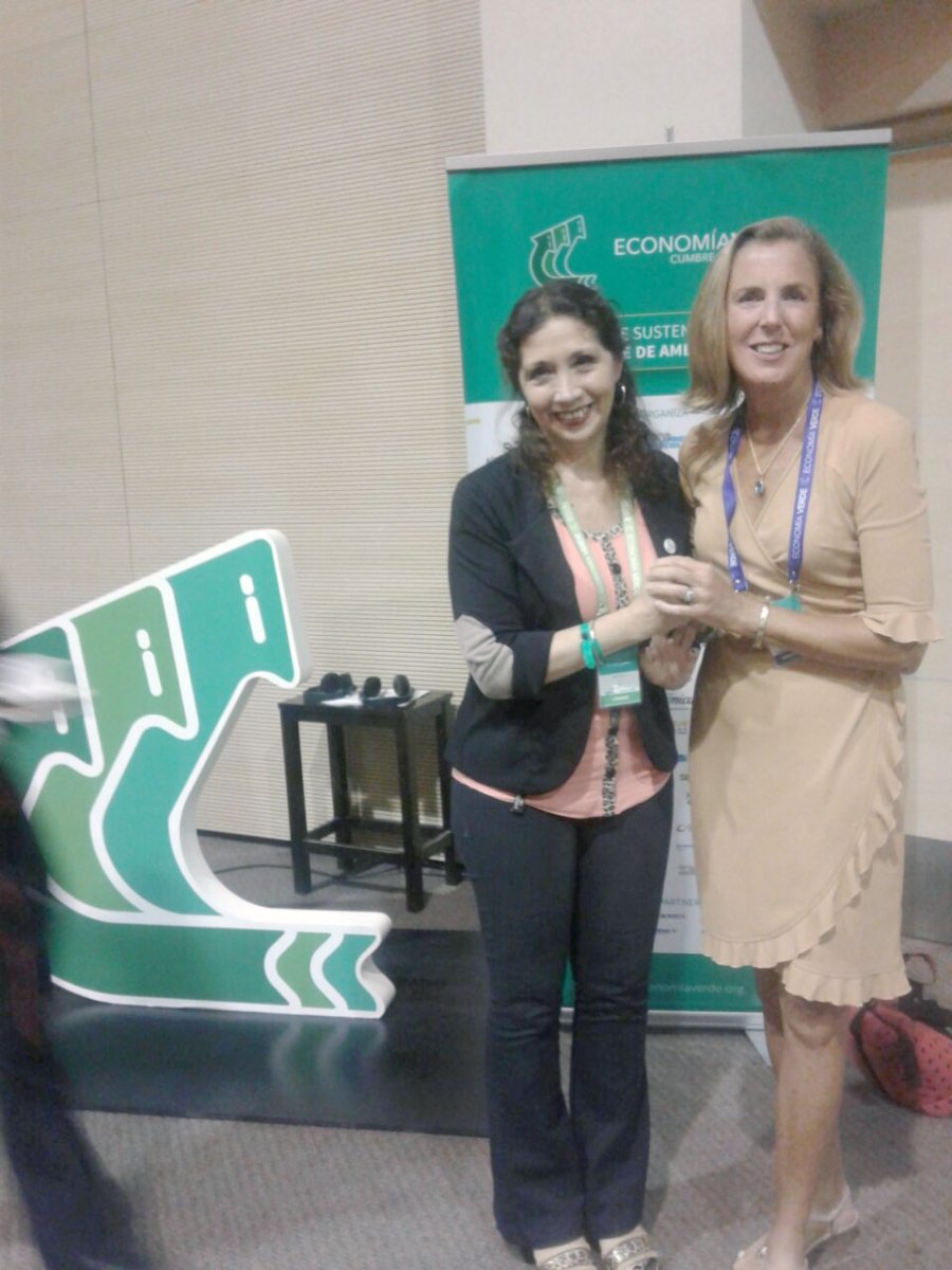 FOTO G. MAUBE CORDOBA. Graciela Maub&eacute; y Katy Mc. Giunty, asesora ambiental de EE.UU.