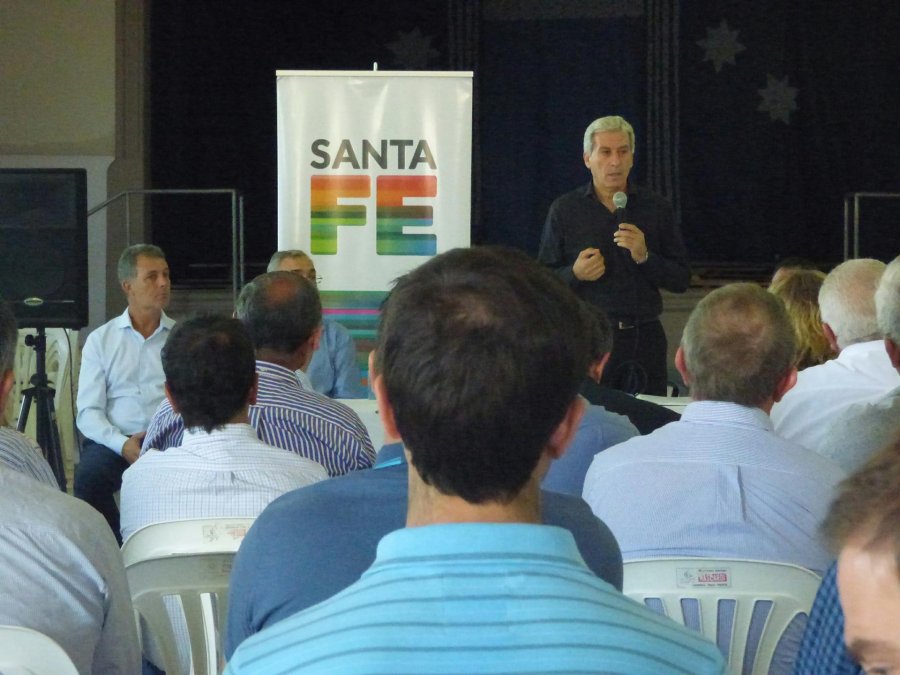FOTO PRENSA OM BERTONI. El secretario de Recursos H&iacute;dricos, Juan Carlos Bertoni, durante la exposici&oacute;n.