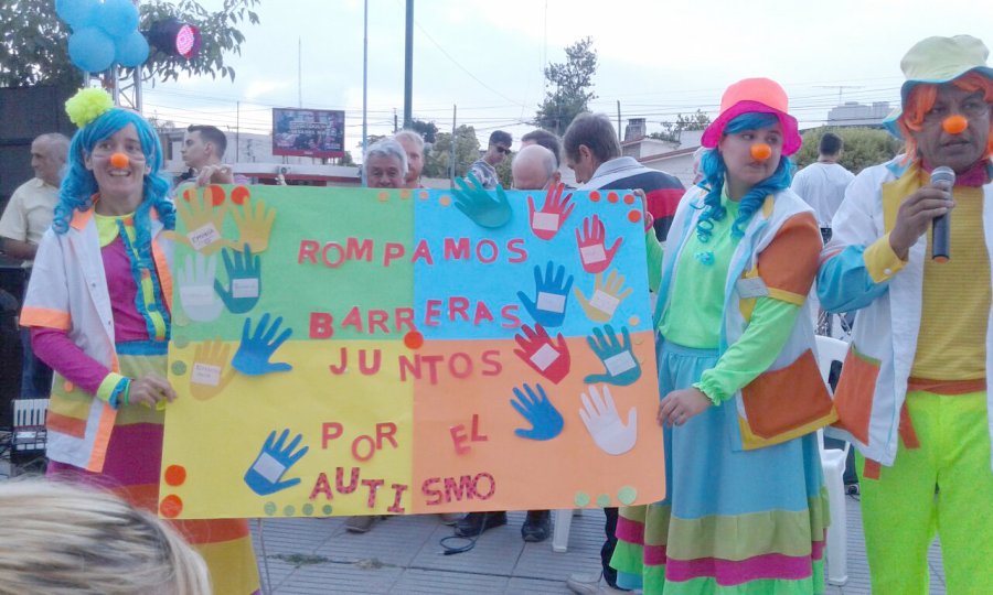 FOTO LEO VIOTTI JORNADA./ Tambi&eacute;n se hicieron presentes los payam&eacute;dicos ayer en el parque Apadir.