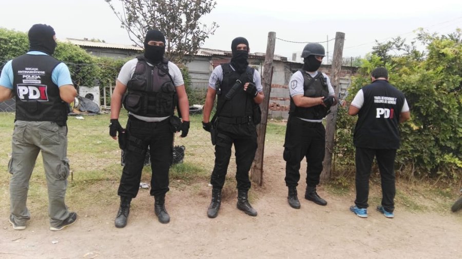 FOTO UR V ALLANAMIENTO. En la morada de barrio Italia fue detenido el sujeto que cuenta con frondoso prontuario.