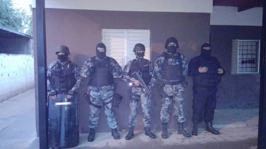 FOTO UR V PREPARATIVOS. En los procedimientos particip&oacute; personal policial de esa jurisdicci&oacute;n y el grupo GAT de Sunchales.
