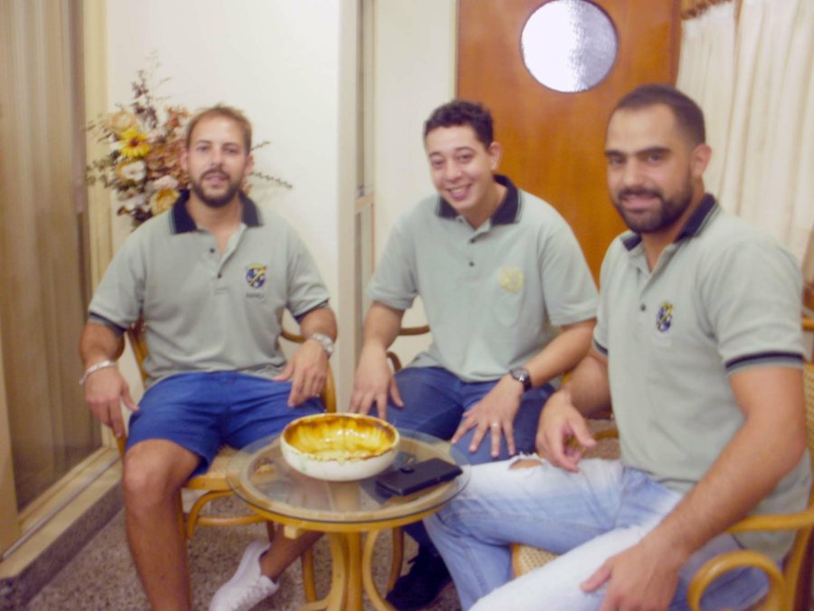 FOTO LA OPINION// ANUNCIOS./ Fueron realizados por Eduardo Pignata, Gast&oacute;n Maldonado y Fanco Comelato.