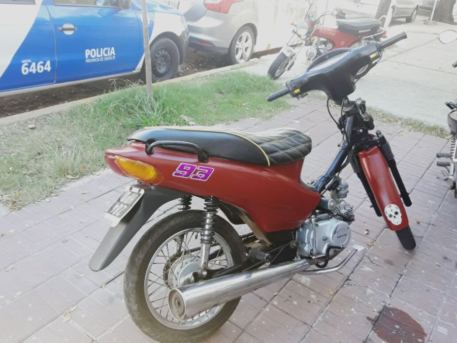 FOTO UR V EN BV. ROCA Y POGGI. La moto no estaba en condiciones de circular y fue retenida.