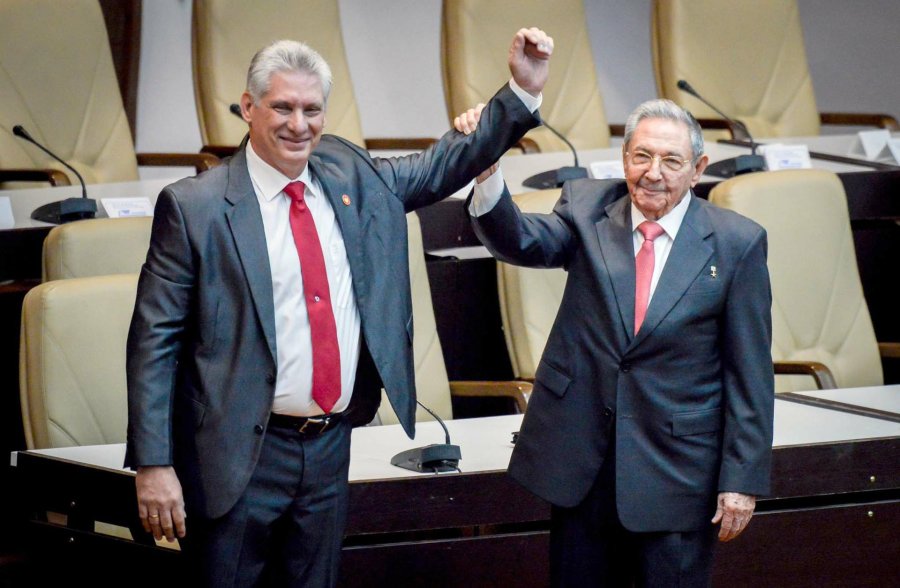 FOTO NA ASUNCION. D&iacute;az-Canel en la Asamblea Nacional tras el traspaso del poder.