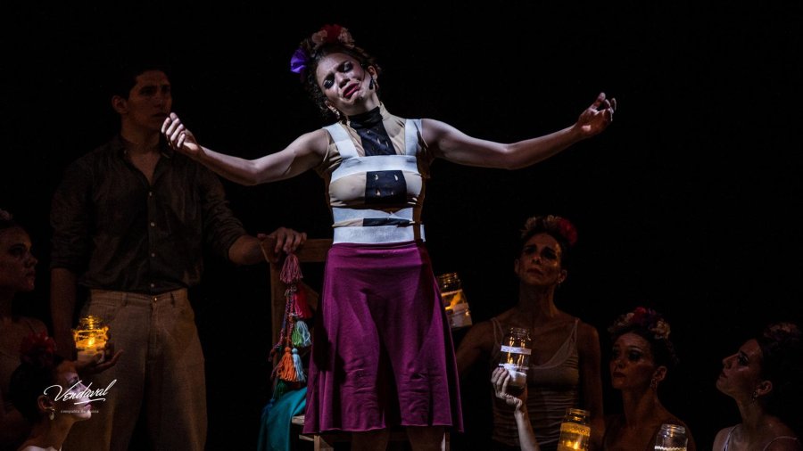 FOTO PRENSA LA MASCARA// FRIDA./ Una de las escenas de la pieza que cerrar&aacute; el ciclo.
