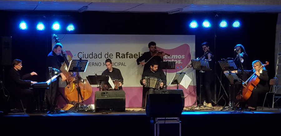 FOTO SCP// MILONGA./ Uno de los estupendos momentos disfrutados en la noche sabatina.
