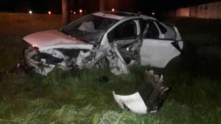FOTO EL TREBOL DIGITAL CHEVROLET CORSA. Su conductor, de Las Parejas, muri&oacute; en el suceso vial.