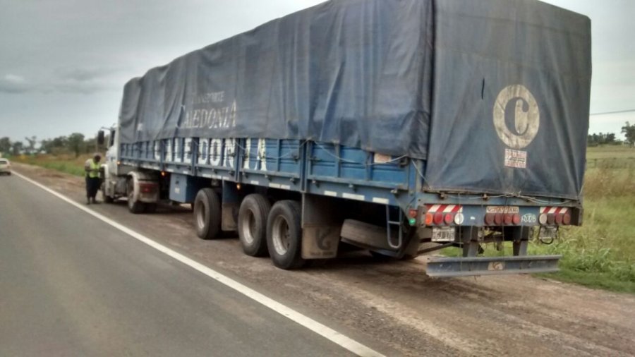 FOTO PSV CAMION DETENIDO. Por irregularidades en la documental y faltante de la habilitaci&oacute;n de SENASA.