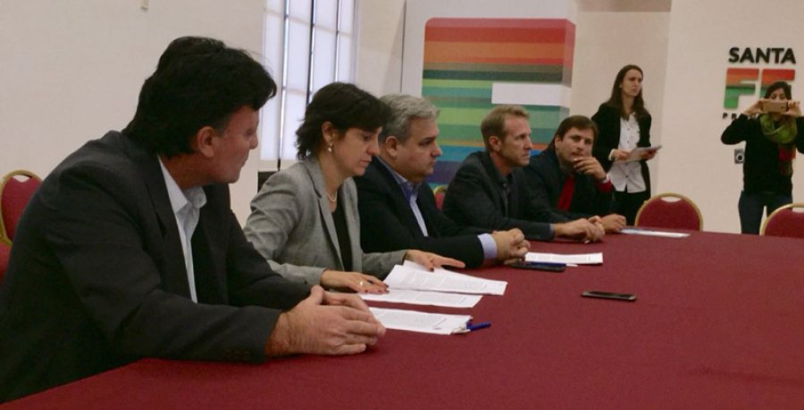FOTO COMUNICACION// CONVENIO./ Momentos en que se suscribi&oacute; la adhesi&oacute;n a la SEDRONAR.