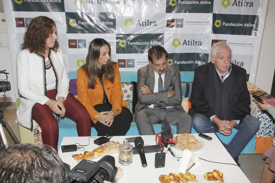 FOTO PRENSA ATILRA// APERTURA./ Como es de pr&aacute;ctica las autoridades abrieron las jornadas de reflexi&oacute;n. CONSIDERACIONES./ Fueron vertidas por algunos de los actores de la realizaci&oacute;n.