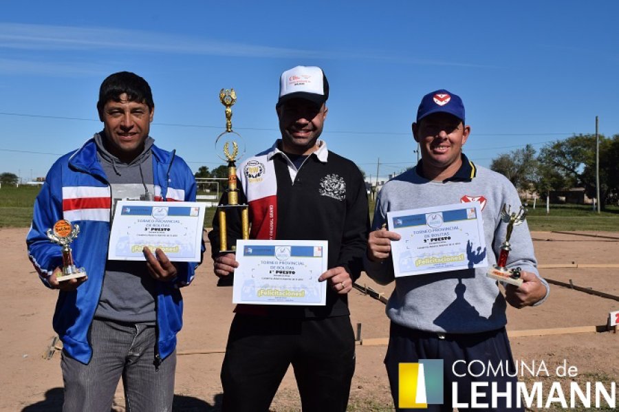 FOTO PRENSA COMUNA// TORNEO./ Con gran inter&eacute;s se desarroll&oacute; el primer torneo. GANADORES./ Felices exhiben sus distinciones.