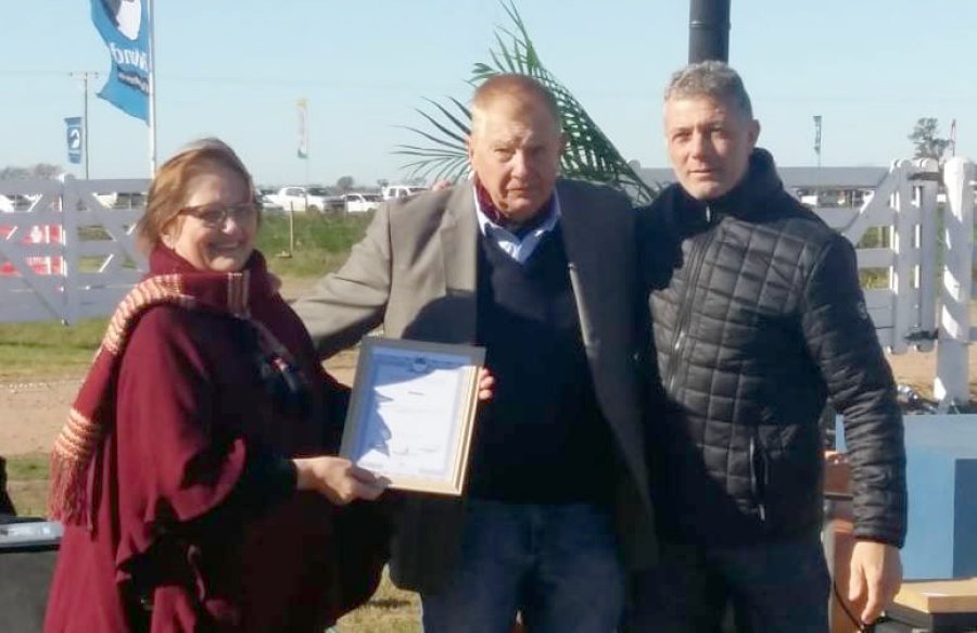 FOTO PRENSA OM// LA LUISA./ Graciela y Guillermo junto al legislador provincial.