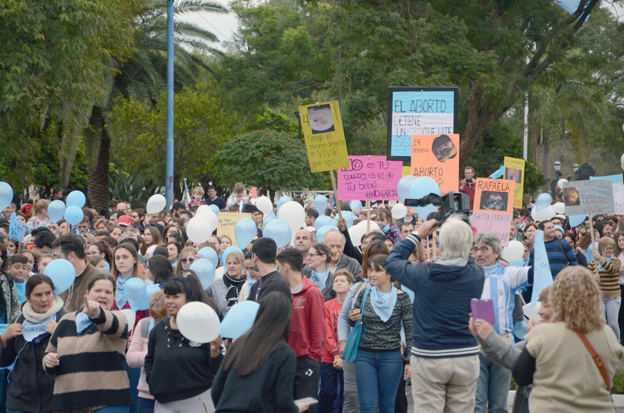 FOTO M. LIOTTA// EN DEFENSA DE LA VIDA./ Importante cantidad de rafaelinos se manifest&oacute; en ese sentido.