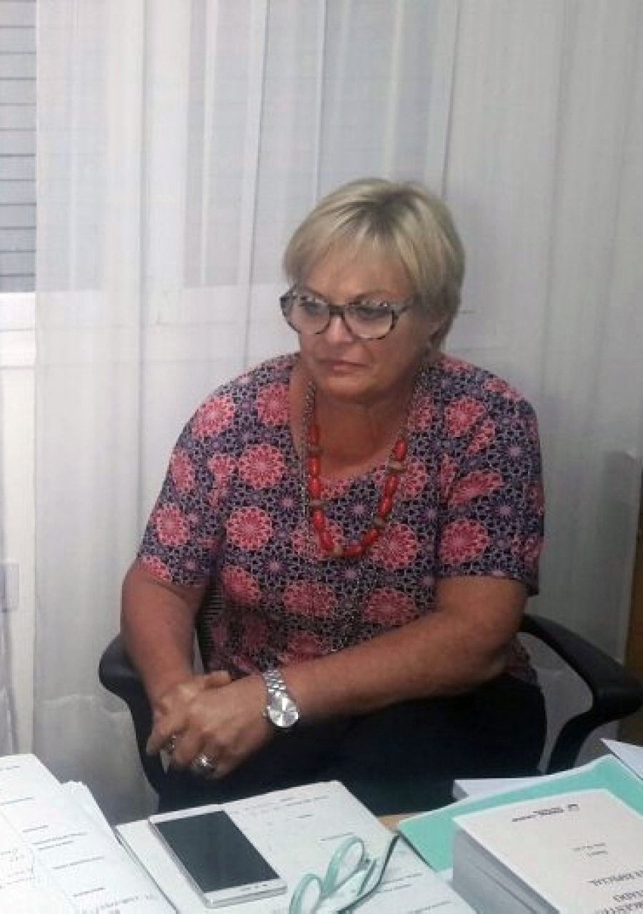 FOTO ARCHIVO FISCAL F. BURELLA.  FOTO RADIO B. SUARDI DETENIDO. El momento en que la PDI detuvo al docente en Ceres.