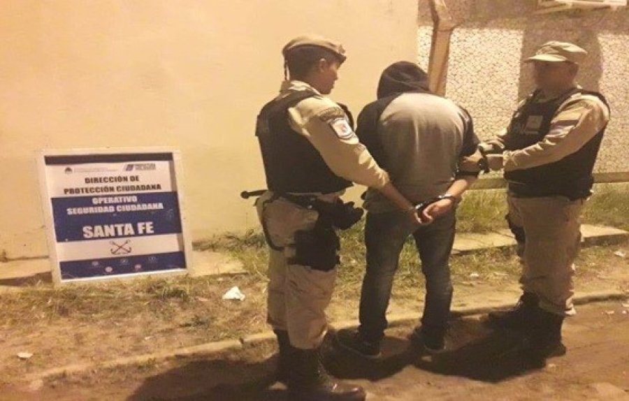 FOTO MSN EN SANTA FE. Uno de los vendedores de droga detenidos.