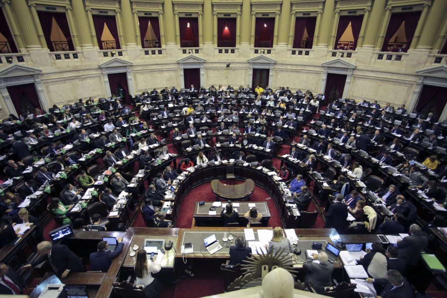 FOTO NA PANORAMICA. Los diputados ayer en plena sesi&oacute;n, ten&iacute;an pensado votar hoy a la madrugada.