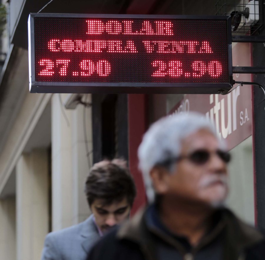 FOTO NA CASI 29 PESOS. El d&oacute;lar sigue con alta demanda en el mercado.